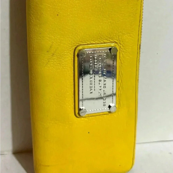 marc by Marc Jacob’s yellow leather wallet - Picture 4 of 7